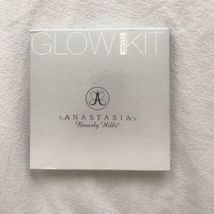 Anastasia Beverly Hills Gleam Glow Palette